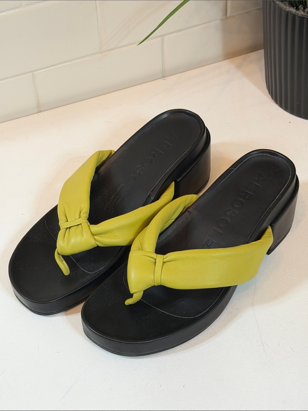 AEROSOLES Slide Sandals . NEW size 7